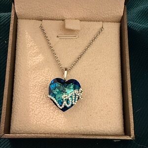 New in Box Women’s 11.5” Blue Heart faceted Pendant Necklace w/Love glitz